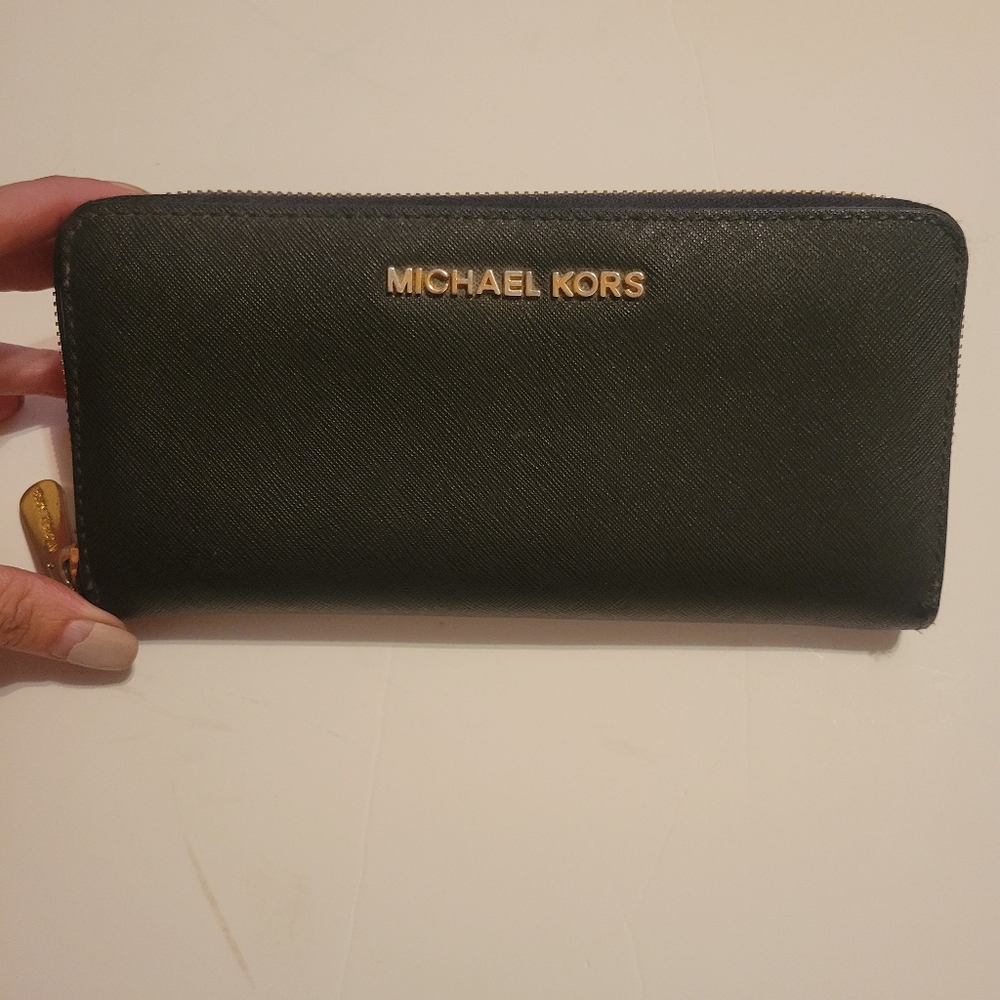 Michael Kors Jet Set Zip Around Large Wallet Euc Minimalist Neutral Staple Piece